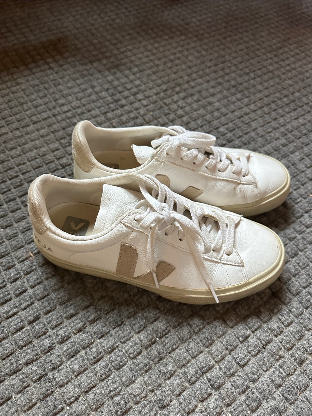 White Women's VEJA Casual Sneakers Sz 41/10